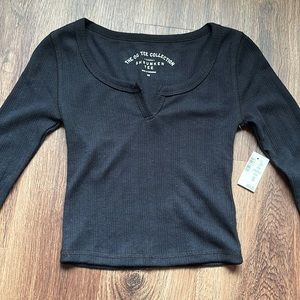 NWT black notch neck long sleeve crop tee